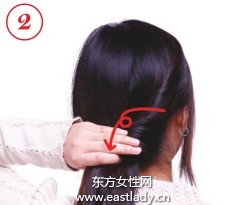 鑲寶石發(fā)飾搭配長(zhǎng)發(fā)發(fā)型展現(xiàn)高雅氣質(zhì)