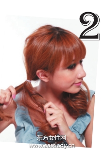 螺旋俏卷雙辮搭配花朵發(fā)箍找回活力與純樸