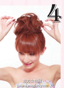 自然卷韓式丸子頭突出青春洋溢氣質(zhì)