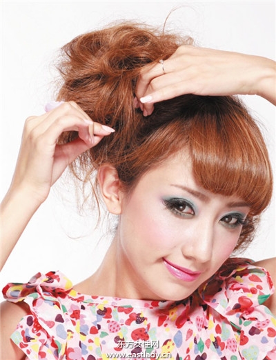 蓬松飽滿雙團(tuán)子發(fā)提升俏皮少女氣息