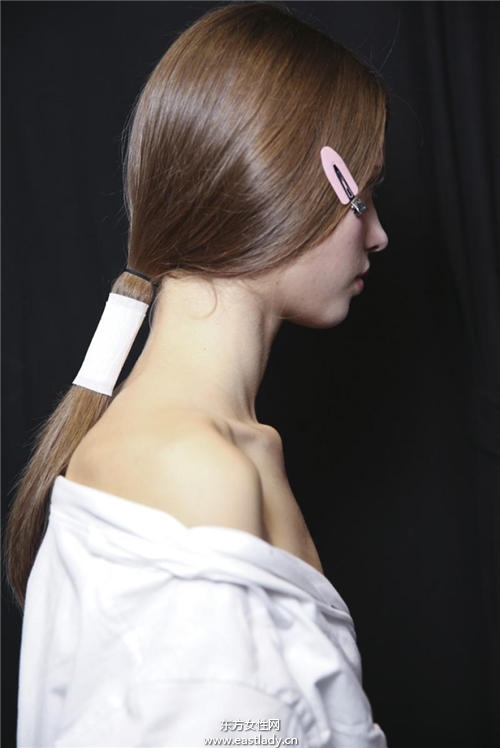 低馬尾的幾種變化 這樣綁立馬變小臉