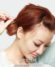 側(cè)團(tuán)子發(fā)辮顯示女性干練爽朗性格