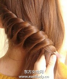 長發(fā)變編發(fā)打造時尚發(fā)型