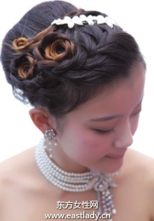 優(yōu)雅華貴復(fù)古發(fā)型韻味十足