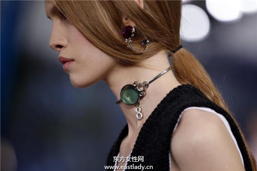 低馬尾的幾種變化 這樣綁立馬變小臉