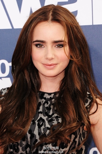 長、短、直、卷全都Hold得住 莉莉柯林斯發(fā)型全紀錄