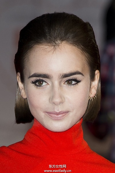 長、短、直、卷全都Hold得住 莉莉柯林斯發(fā)型全紀(jì)錄