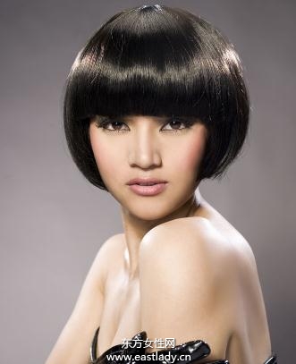 頭發(fā)按摩使發(fā)質(zhì)生機勃勃