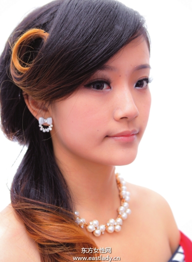 浪漫丸子頭發(fā)型做與眾不同魅力新娘