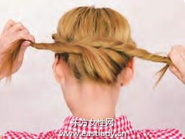 最新卷發(fā)發(fā)型清爽又高雅