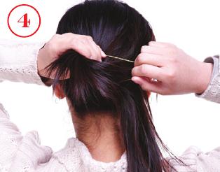 簡(jiǎn)單馬尾辮的扎法 具有讓臉變小的效果哦