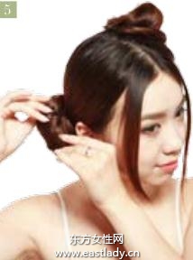 嬉哈風(fēng)格雙丸子發(fā)型扎法