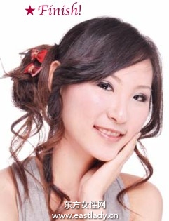 蝴蝶結(jié)對(duì)夾發(fā)型設(shè)計(jì)打造草莓般甜蜜心情