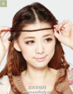 側(cè)蝎子辮卷發(fā)發(fā)型讓人眼前一亮