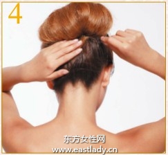 扎馬尾辮卷出筒形劉海發(fā)型