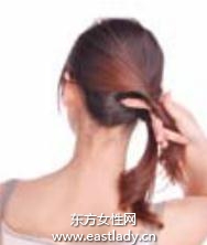 鵝黃色尖嘴夾搭配中長發(fā)透出嬌媚感