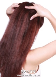 每天5分鐘頭部按摩讓秀發(fā)健康有彈性