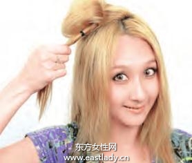 2013最新發(fā)型之花式擰發(fā)發(fā)型