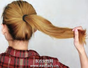 時(shí)尚頭巾的系法做運(yùn)動(dòng)風(fēng)美少女