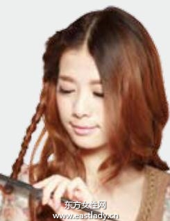 側(cè)蝎子辮卷發(fā)發(fā)型讓人眼前一亮