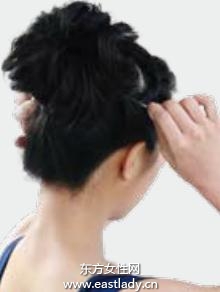 精致雙蜈蚣辮給人清爽感