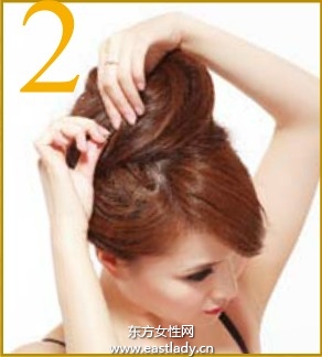 鉆箍高盤赫本頭營造摩登氣質(zhì)