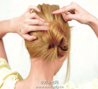 2013最新側(cè)花苞發(fā)型設(shè)計(jì)簡約不簡單