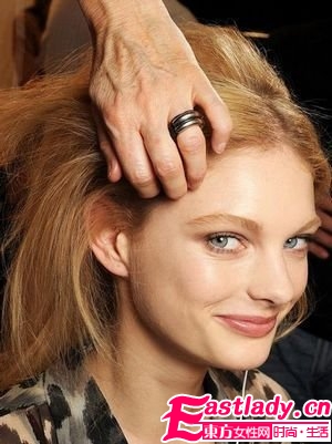 秋冬季節(jié)如何進(jìn)行護(hù)發(fā)