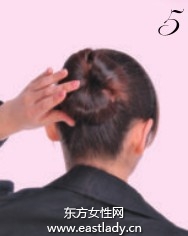 職場(chǎng)短束發(fā)展現(xiàn)沉穩(wěn)與時(shí)尚