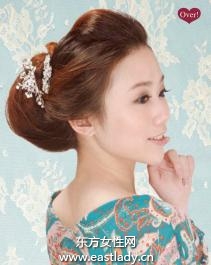 俏麗復古小發(fā)髻 散發(fā)出無限優(yōu)雅氣息
