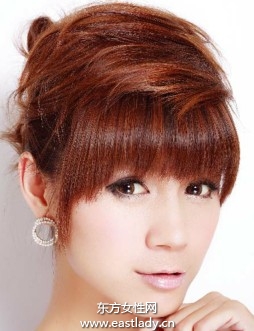 復(fù)古斜梳高盤(pán)發(fā)展現(xiàn)青春靚麗