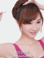 時尚花苞頭扎法 透露出一絲女性的酷感