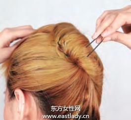 時(shí)尚中性盤發(fā)發(fā)型游走在性感與帥氣邊緣