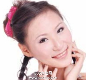 高發(fā)髻麻花辮打造少女般青春發(fā)型