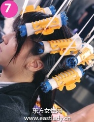 時(shí)尚卷發(fā)造型基本步驟體現(xiàn)女性溫婉秀麗