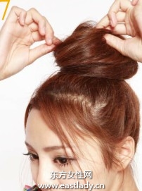 立體圓潤高盤發(fā)造型展現清爽臉部輪廓