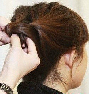 【盤發(fā)圖解】十分鐘搞定甜美韓式盤發(fā)造型