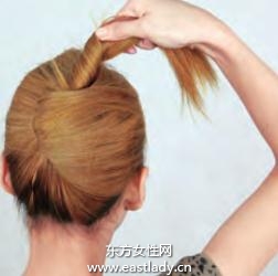 時(shí)尚中性盤發(fā)發(fā)型游走在性感與帥氣邊緣