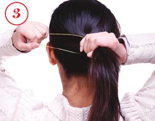 簡(jiǎn)單馬尾辮的扎法 具有讓臉變小的效果哦