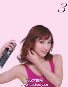 小禮帽搭配微卷發(fā)讓發(fā)型變得格外搶眼