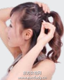 高發(fā)髻麻花辮打造少女般青春發(fā)型