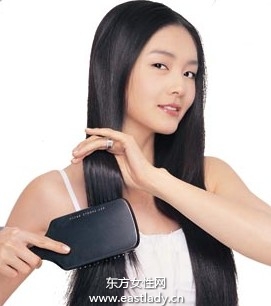 學(xué)會(huì)正確梳頭好處多