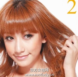 通過倒吹與拉散提升發(fā)型飽滿效果