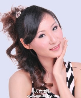 最新卷發(fā)發(fā)型展示優(yōu)雅甜蜜氣質(zhì)