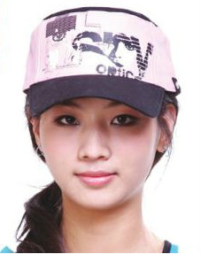 中長發(fā)戴帽發(fā)型 讓你顯得既時尚又酷感十足