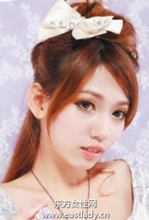 可愛發(fā)型之蓬松感半高盤發(fā)發(fā)型設(shè)計