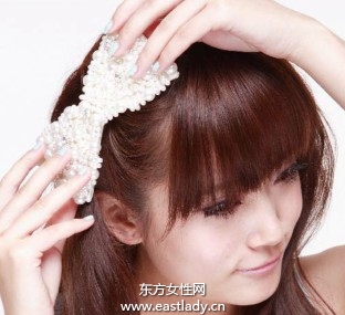 側(cè)旋擰法發(fā)型設(shè)計擺脫翹起發(fā)型