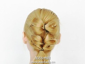 蝴蝶結(jié)的系法圖解打造氣質(zhì)名媛發(fā)型