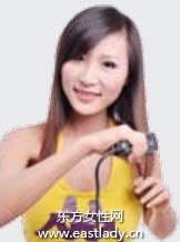 順直披肩長發(fā)更顯女性堅毅俏皮