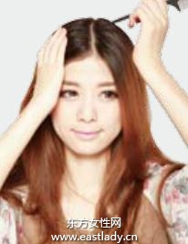 側(cè)蝎子辮卷發(fā)發(fā)型讓人眼前一亮